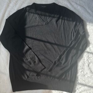 Banana Republic Men's Black V-Neck Sweater